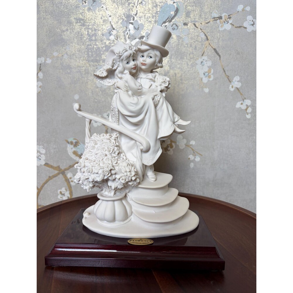Vintage 1988 Giuseppe Armani Little Bride and Groom Italian Capodimonte Figurine
